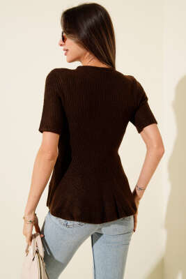 Eteği Volanlı Kısa Kol Triko Bluz Kahve - Kadın Giyim Modelleri