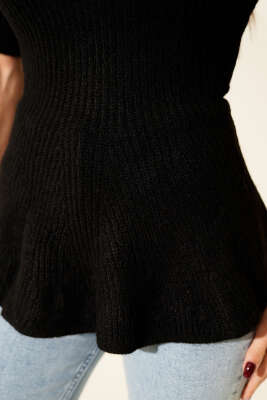 Eteği Volanlı Kısa Kol Triko Bluz Siyah - Kadın Giyim Modelleri