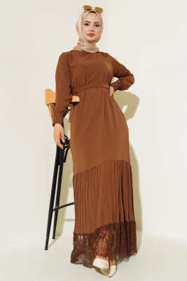 Etek Ucu Dantelli Elbise Kahve 