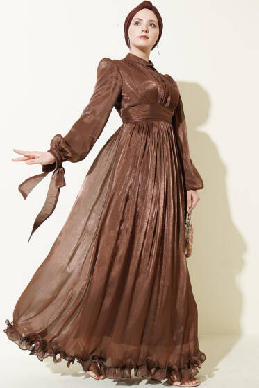 Etek Ucu Fırfırlı Büzgülü Abiye Elbise Kahve - Elbise