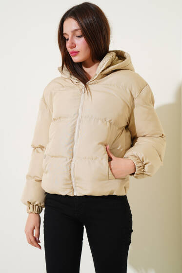 Etek Ucu Lastikli Kapüşonlu Kısa Şişme Mont Bej - Yeni Giyim