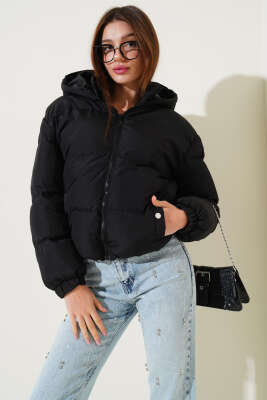 Etek Ucu Lastikli Kapüşonlu Kısa Şişme Mont Siyah - Kadın Giyim Modelleri