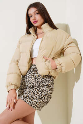 	 Etek Ucu Lastikli Kısa Şişme Mont Bej - Kadın Giyim Modelleri