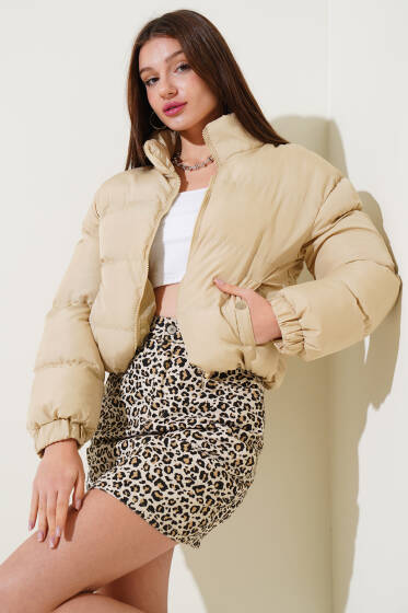 	 Etek Ucu Lastikli Kısa Şişme Mont Bej - Yeni Giyim