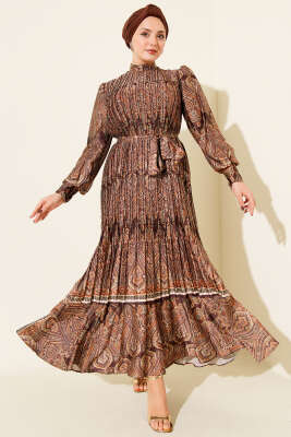 Etnik Desen Pileli Saten Elbise Acı Kahve