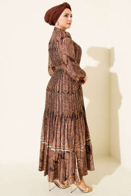 Etnik Desen Pileli Saten Elbise Acı Kahve - Elbise
