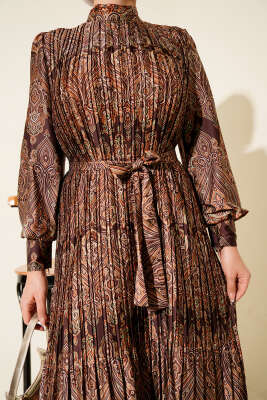 Etnik Desen Pileli Saten Elbise Kahve - Elbise