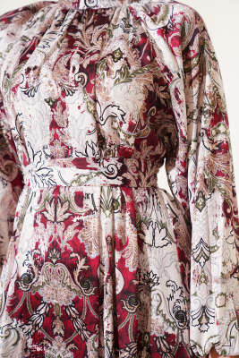 Etnik Desenli Kuşaklı Saten Elbise Bordo - Tesettür Elbise