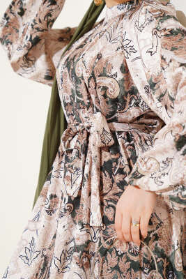 Etnik Desenli Kuşaklı Saten Elbise Yeşil - Tesettür Elbise