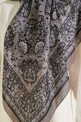 Etnik Desenli Şerit Geçişli Eşarp Taş Gri - Başörtüsü