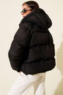 Fermuarlı Kapüşonlu Kısa Şişme Mont Siyah - Kadın Giyim Modelleri