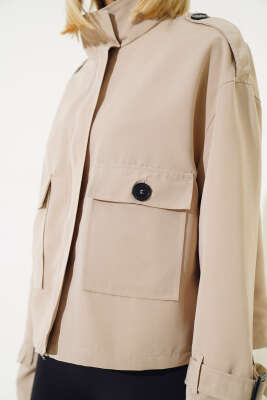 Fermuarlı Omuz Apoletli Kısa Ceket Bej - Kadın Giyim Modelleri