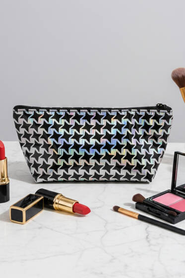 Fermuarlı Parlak Makyaj Çantası Asorti 23 - Günün Seçilenleri