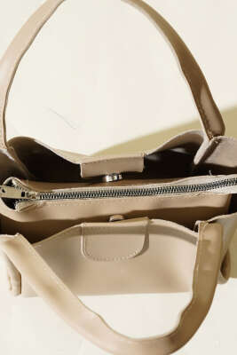 Fermuarlı Üç Bölmeli Kol Çanta Bej - Kol Çantası