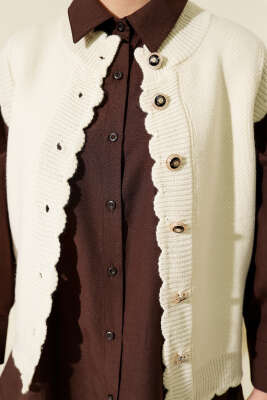 Fırfır Detaylı Düğmeli Triko Yelek Bej - Yelek