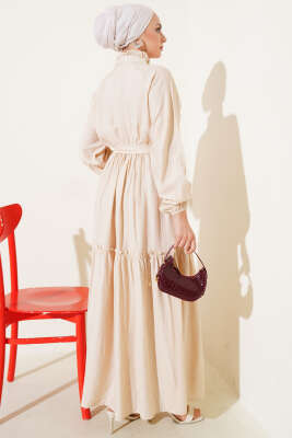 Fırfırlı Düğmeli Elbise Bej - Tesettür Elbise