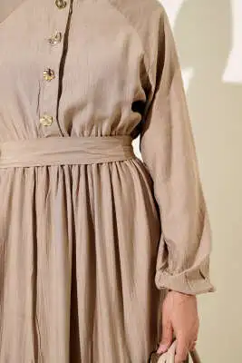 Fırfırlı Düğmeli Elbise Latte - Tesettür Elbise