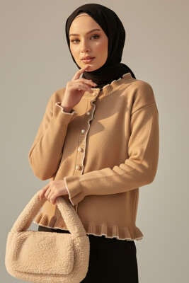 Fırfırlı İnci Düğmeli Triko Hırka Latte - VAV TEKSTİL