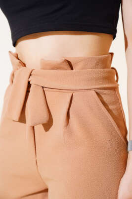 Fırfırlı Kuşaklı Dar Paça Pantolon Camel - Kadın Giyim Modelleri