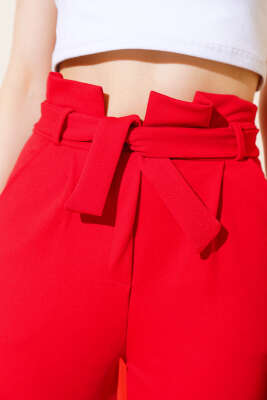 Fırfırlı Kuşaklı Dar Paça Pantolon Kırmızı - Kadın Giyim Modelleri
