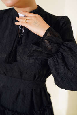 Fırfırlı Kuşaklı Elbise Siyah - Tesettür Elbise