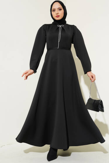 Fiyonk Broşlu Scuba Elbise Siyah - Elbise