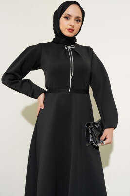 Fiyonk Broşlu Scuba Elbise Siyah - Tesettür Elbise