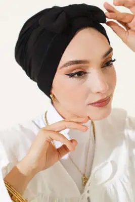 Fiyonk Detaylı Bone Siyah 