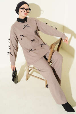 Fiyonk Detaylı Kaşe İkili Takım Vizon - NESSİA