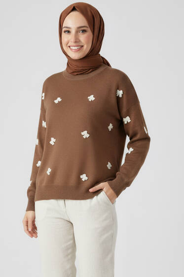 Fiyonk İşlemeli Triko Kazak Latte - Triko Kazak