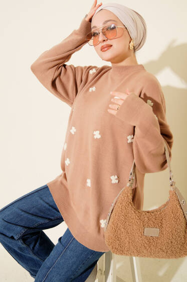 Fiyonk İşlemeli Triko Kazak Latte - Yılın Fırsatı