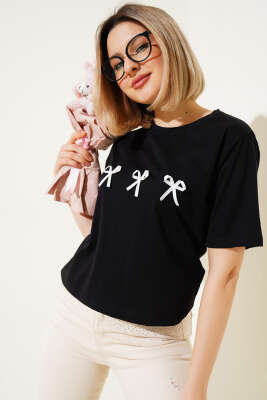 Fiyonklu Kısa T-shirt Siyah - Kadın Giyim Modelleri