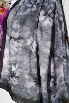 Floral Batik Desen Şal Antrasit - Başörtüsü