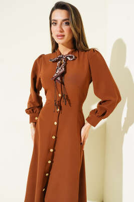 Fular Yakalı Boydan Düğmeli Midi Elbise Taba - Kadın Giyim Modelleri