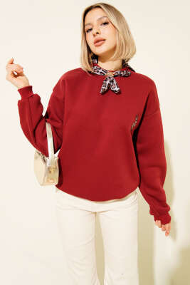 Fularlı Geyik Nakışlı Sweatshirt Bordo - Kadın Giyim Modelleri