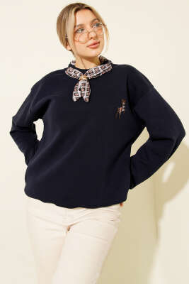 Fularlı Geyik Nakışlı Sweatshirt Lacivert - CALİENTE