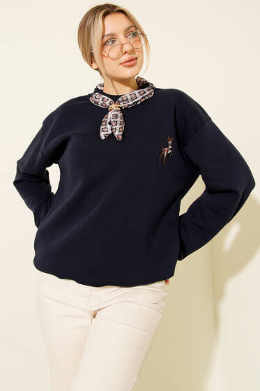 Fularlı Geyik Nakışlı Sweatshirt Lacivert - Kadın Giyim Modelleri