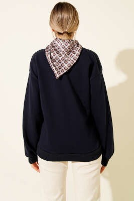 Fularlı Geyik Nakışlı Sweatshirt Lacivert - Kadın Giyim Modelleri