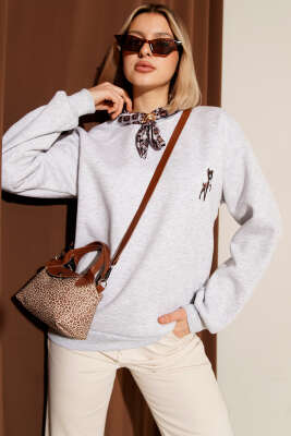 Fularlı Geyik Nakışlı Sweatshirt Melanj Gri - CALİENTE