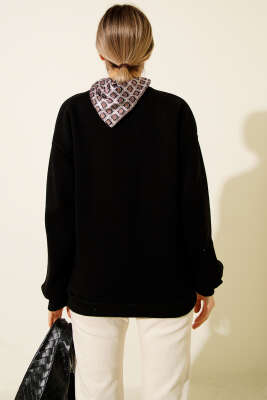 Fularlı Geyik Nakışlı Sweatshirt Siyah - Kadın Giyim Modelleri