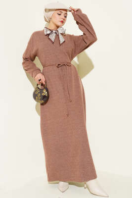 Fularlı İp Bağcık Detaylı Elbise Sütlü Kahve - NESSİA