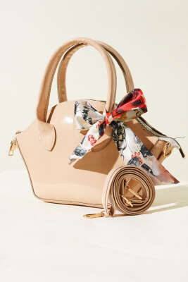 Fularlı Parlak Çanta Latte - GÜZEL ÇANTA