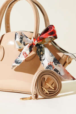 Fularlı Parlak Çanta Latte - Kol Çantası