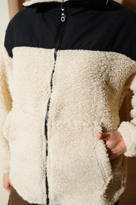 Garni Detaylı Fermuarlı Peluş Mont Bej - Mont