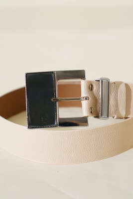 Geniş Kare Tokalı Kemer Bej - Yılın Fırsatı