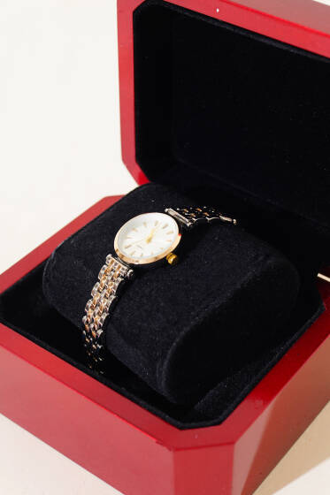 Geniş Metal Kordonlu Kadın Kol Saati Gold Gümüş - Saat