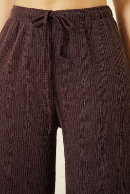 Geniş Paçalı Ağaç Kabuğu Pantolon Mürdüm - Kadın Giyim Modelleri