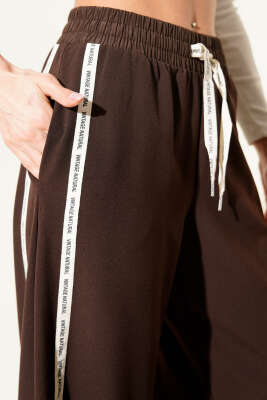 Geniş Paçalı Yanı Şeritli Pantolon Kahve - Kadın Giyim Modelleri