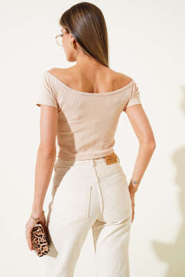 Geniş Yaka Çıtçıt Düğmeli Bluz Bej - Bluz