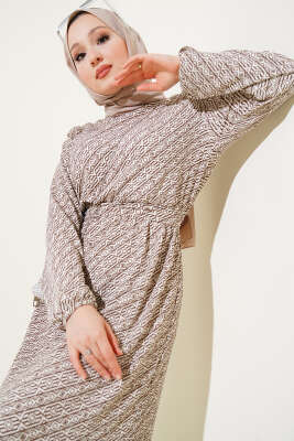 Geometrik Desen Bel Lastikli Bürümcük Elbise Kahve - Tesettür Elbise